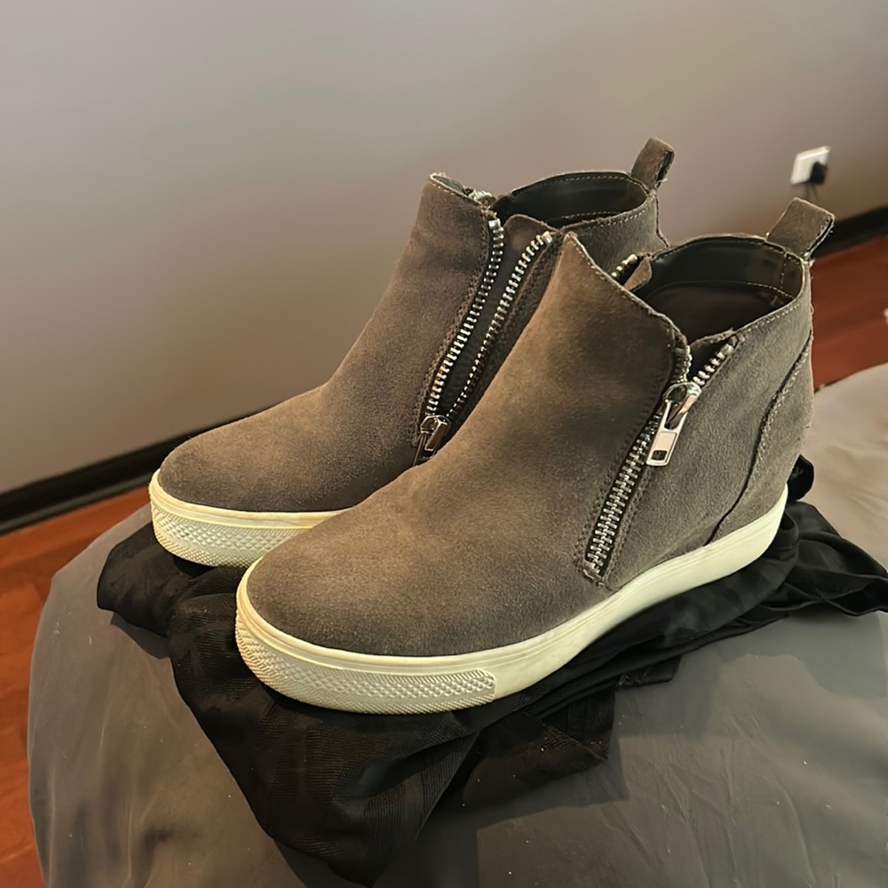 Dark grey suede wedge high top